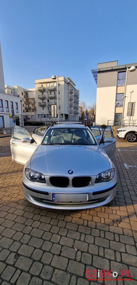 2009' BMW 1 Series 118I Edition Sport photo #1