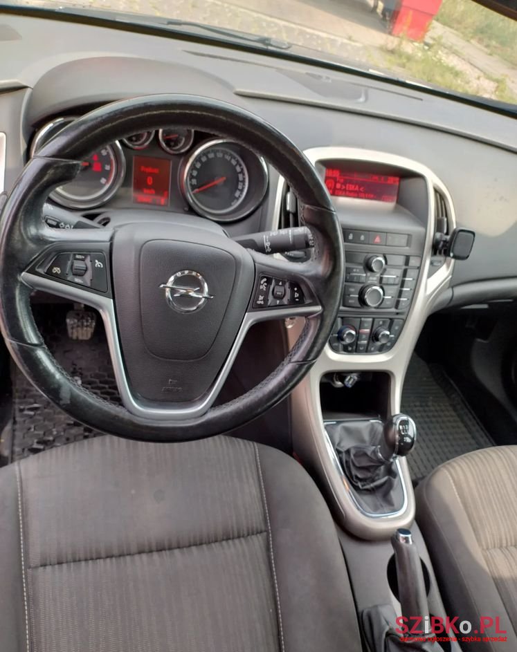 2010' Opel Astra 1.6 Sports Tourer photo #6