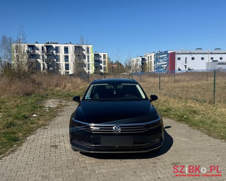 2015' Volkswagen Passat photo #2