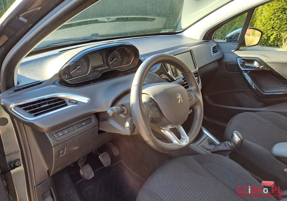 2016' Peugeot 208 1.2 Puretech Allure photo #6
