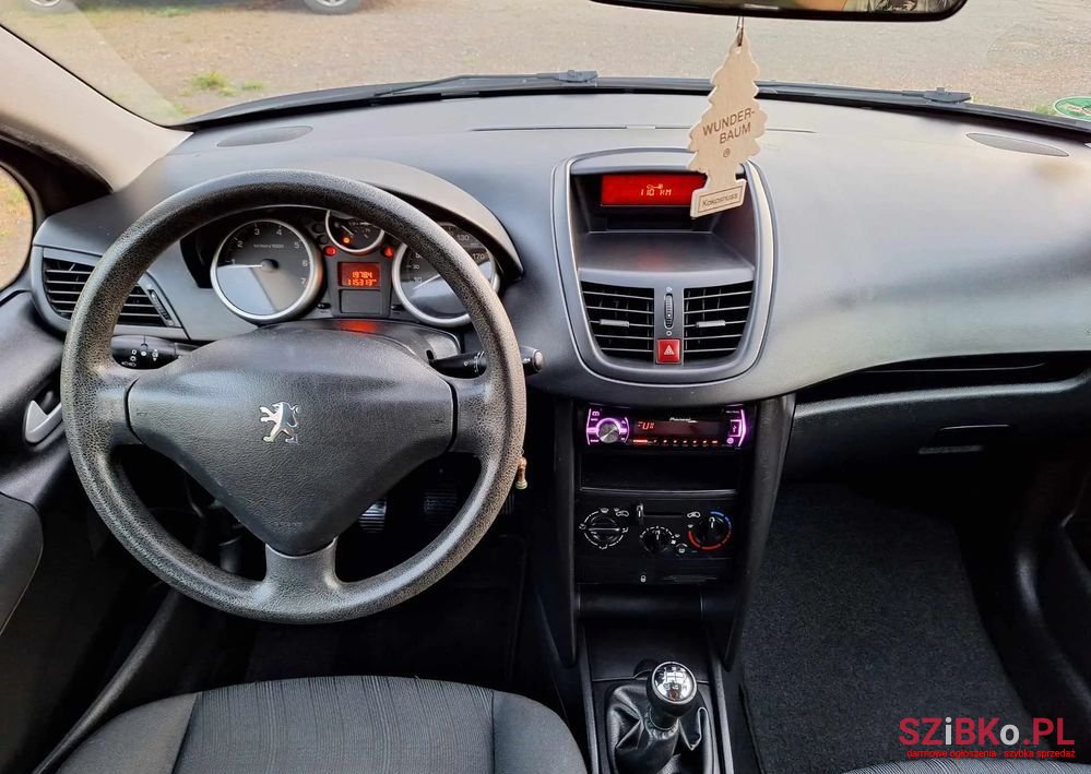 2007' Peugeot 207 1.4 Trendy photo #2
