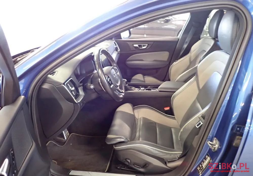 2020' Volvo V60 D4 R-Design photo #6