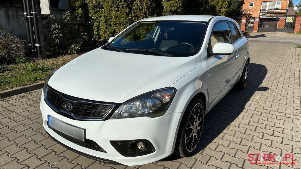 2012' Kia Proceed photo #2