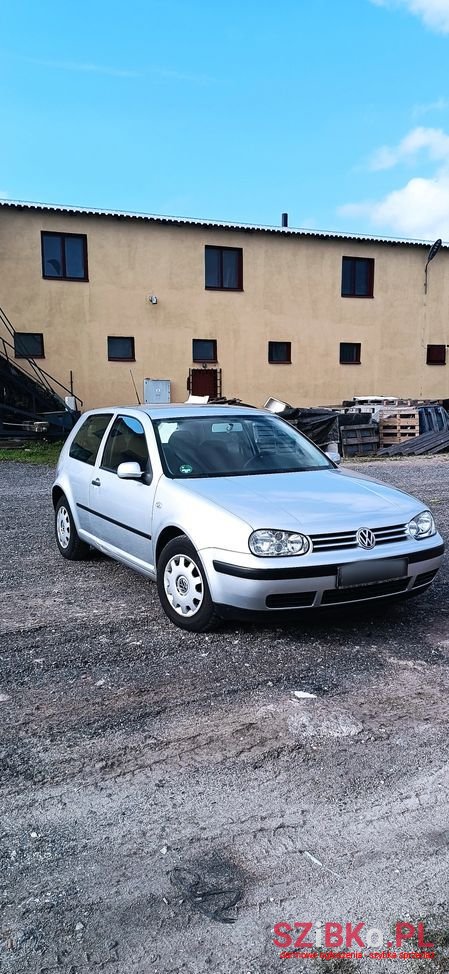 2003' Volkswagen Golf photo #2