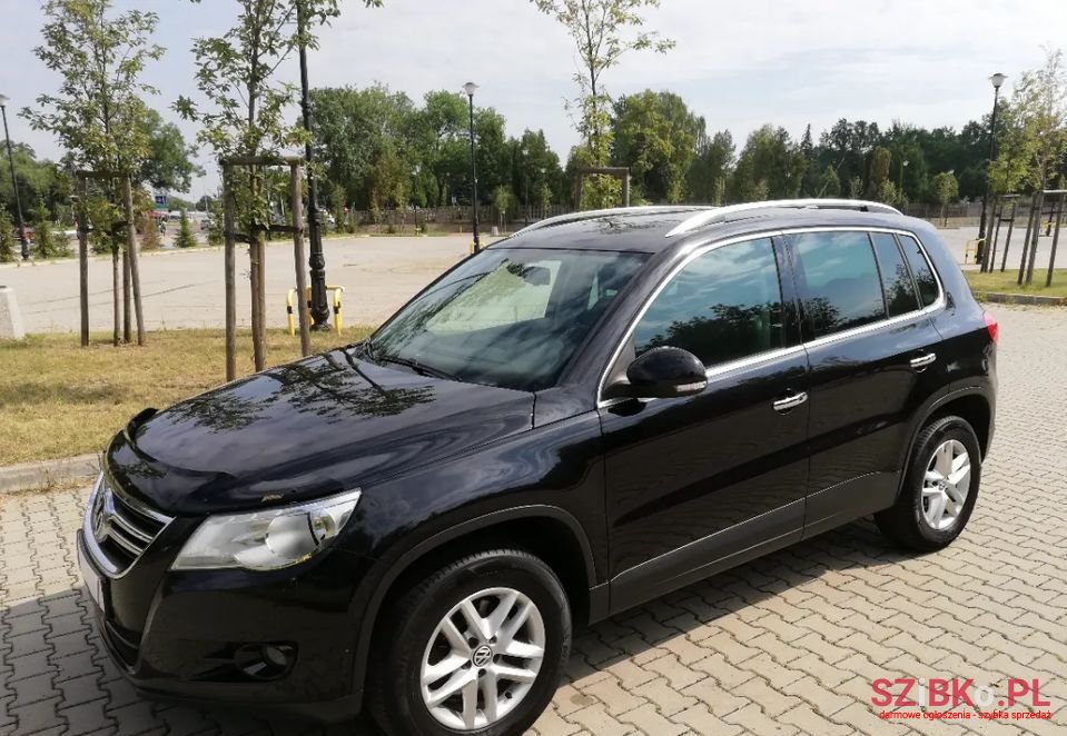 2011' Volkswagen Tiguan photo #6