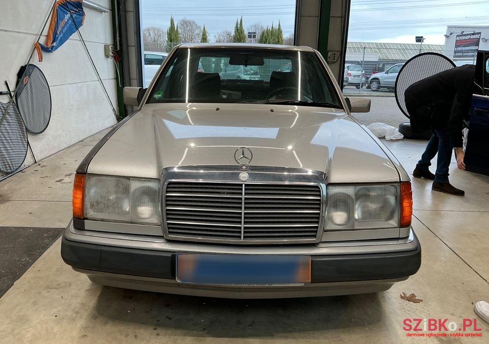 1993' Mercedes-Benz W124 photo #5