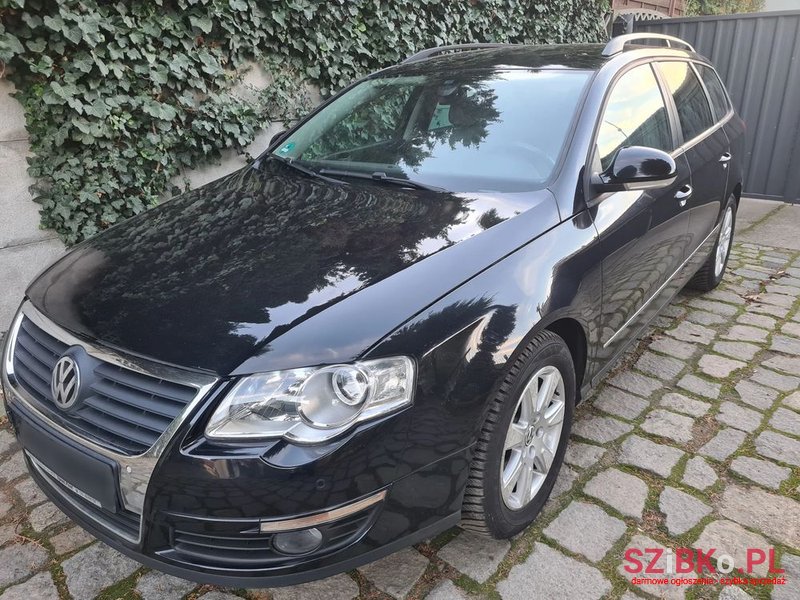 2005' Volkswagen Passat Variant photo #1