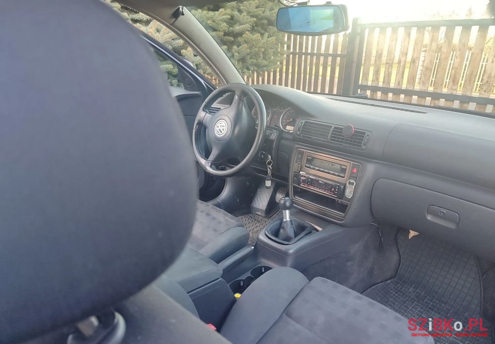 2004' Volkswagen Passat 1.9 Tdi Basis photo #6