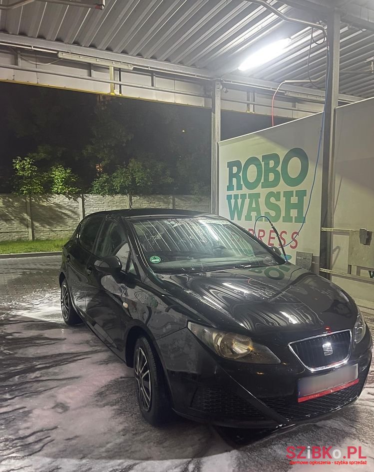 2011' SEAT Ibiza photo #2