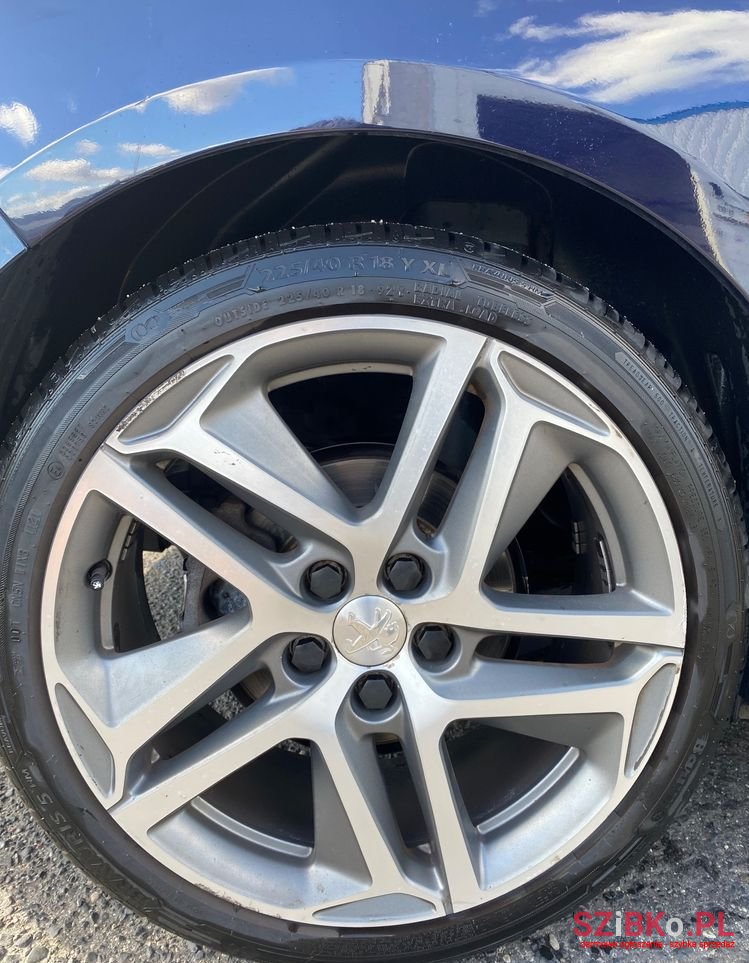 2015' Peugeot 308 photo #6