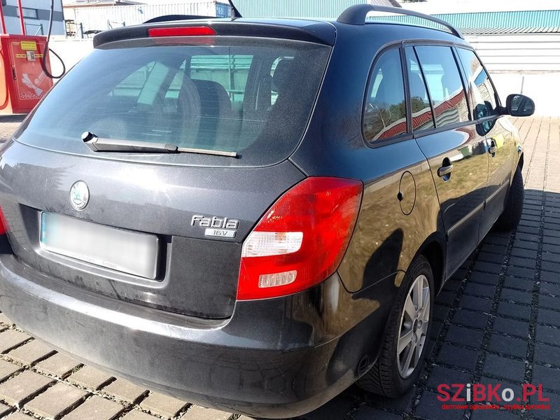 2008' Skoda Fabia photo #2