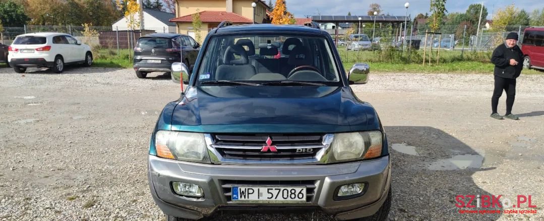 2001' Mitsubishi Pajero photo #6