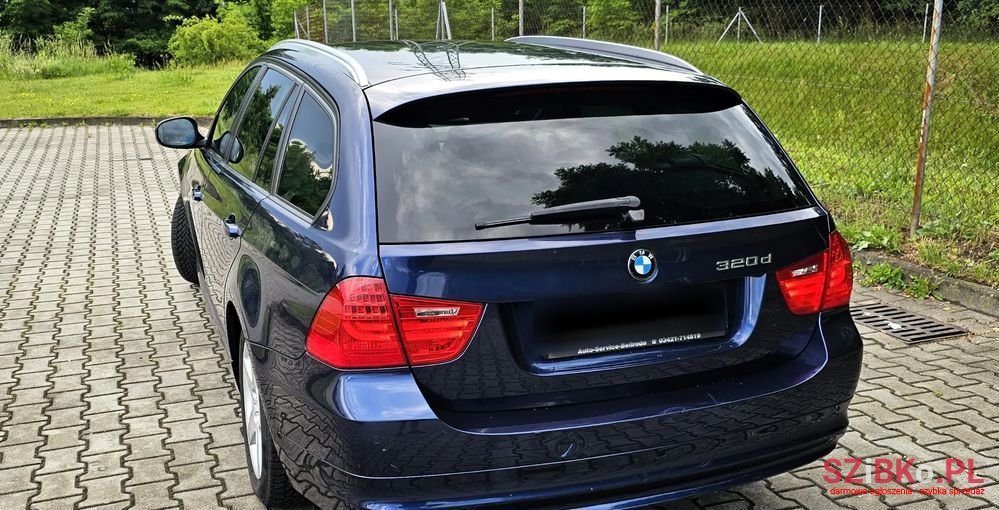 2011' BMW 3 Series 320D Luxury Line photo #6