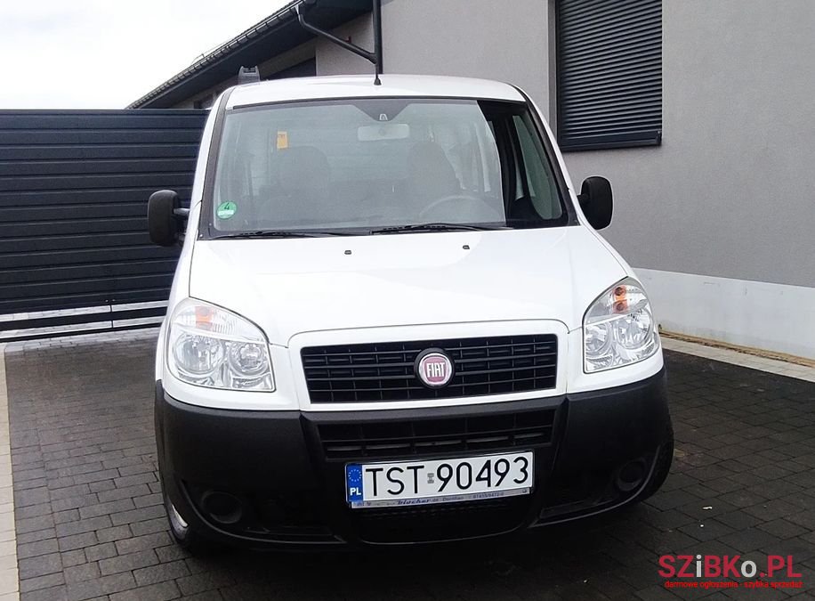 2009' Fiat Doblo photo #3