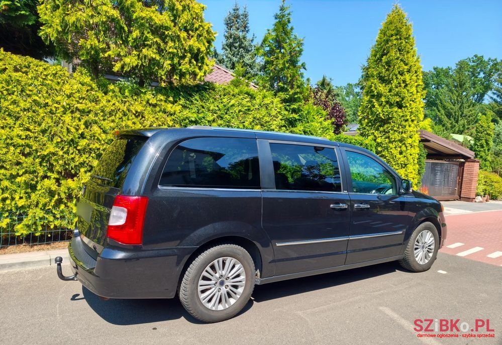 2013' Lancia Voyager 3.6 Platinum photo #6