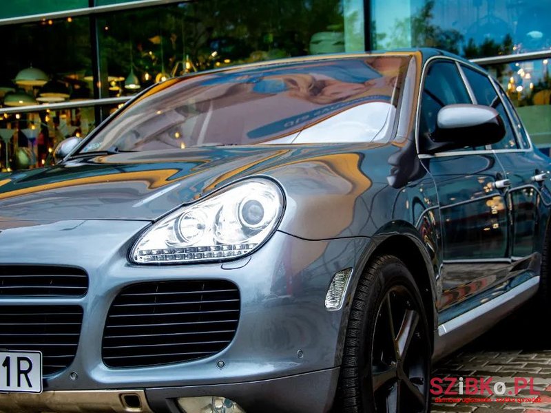 2004' Porsche Cayenne photo #3