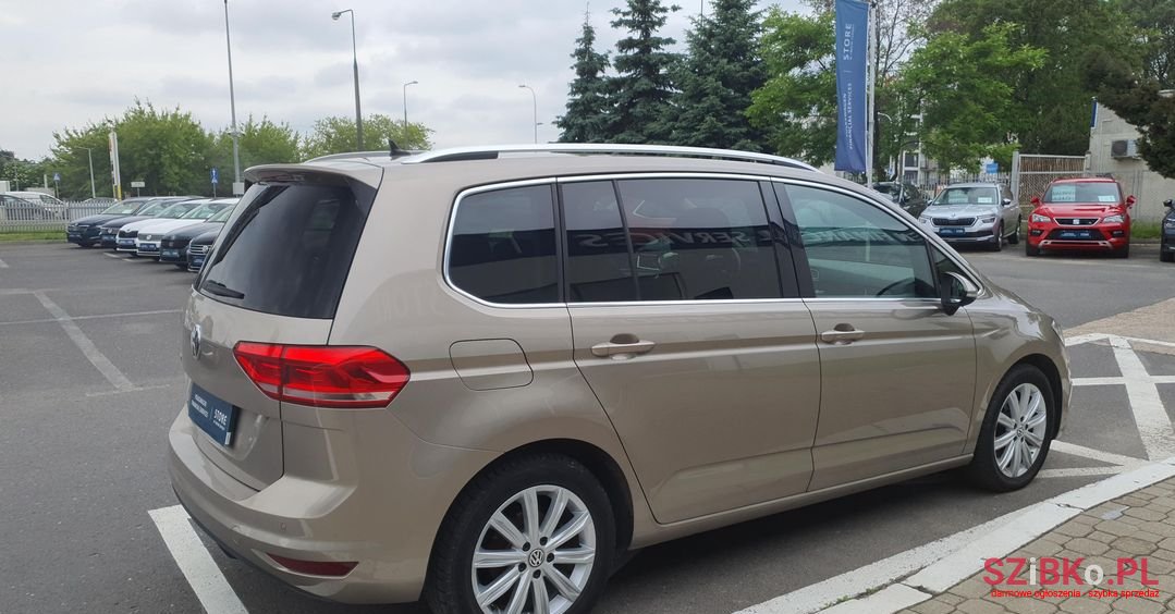 2017' Volkswagen Touran photo #3