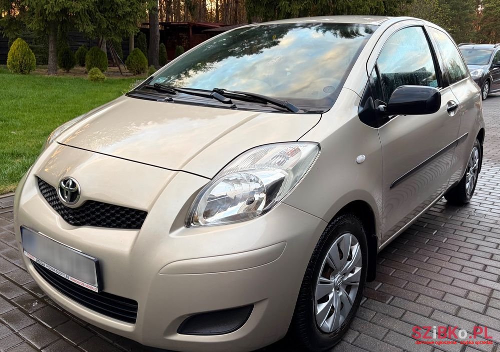 2009' Toyota Yaris 1.33 Luna photo #1