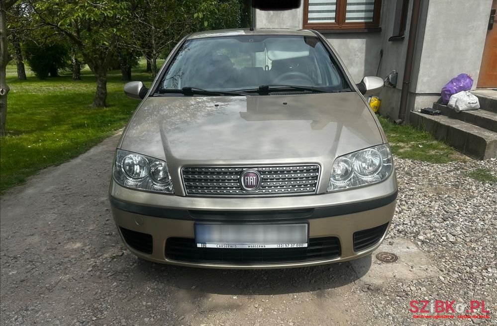 2010' Fiat Punto photo #2