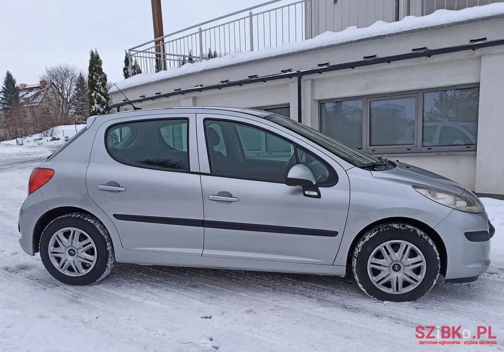 2009' Peugeot 207 photo #2