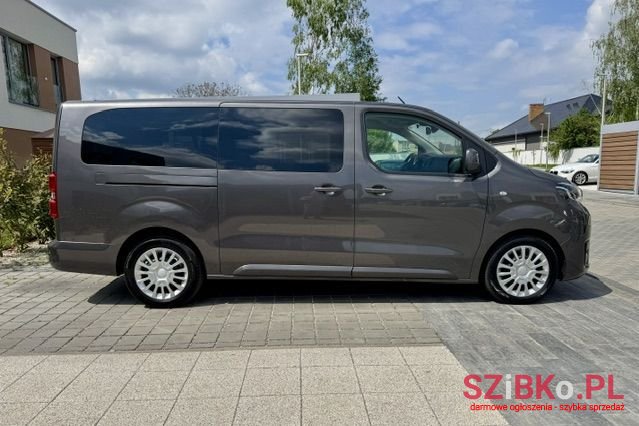 2022' Toyota ProAce Verso photo #4