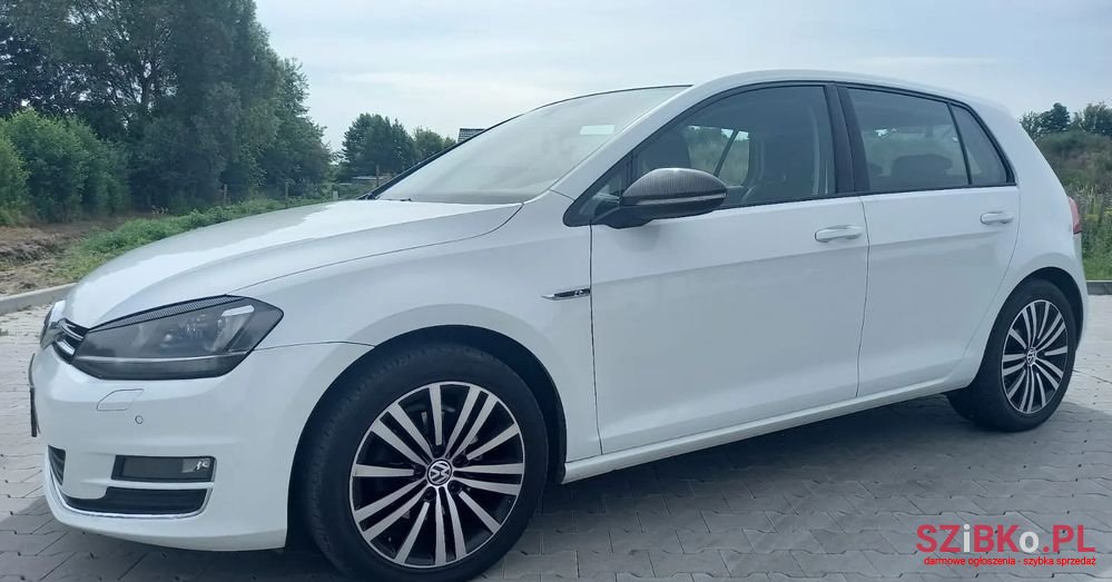 2012' Volkswagen Golf photo #1