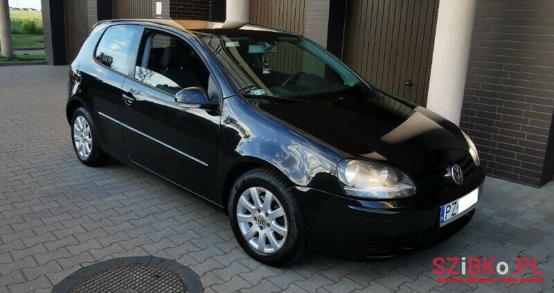 2003' Volkswagen Golf photo #2