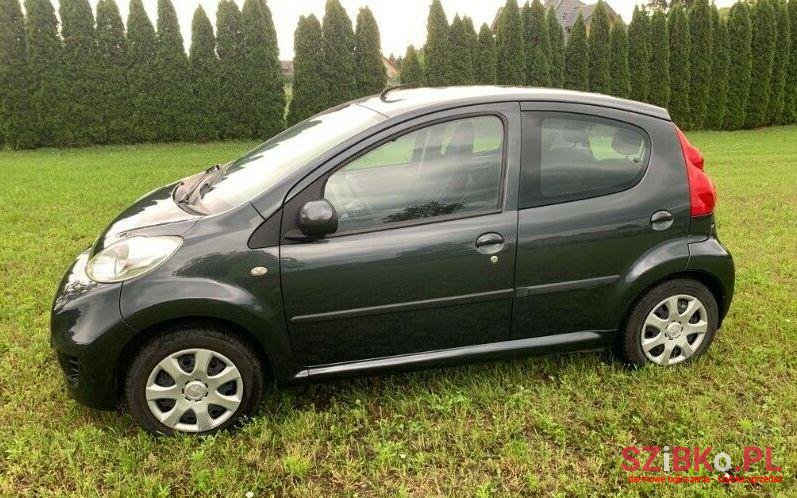 2010' Peugeot 107 photo #1