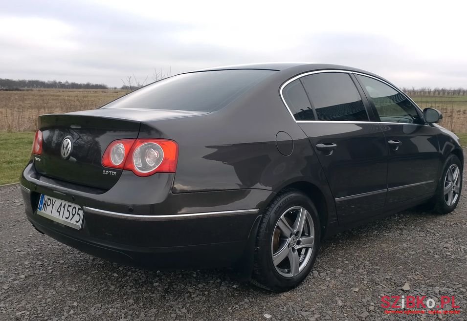 2005' Volkswagen Passat photo #5