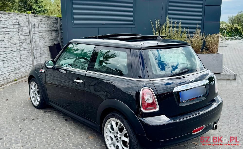 2010' MINI Cooper 50 Mayfair photo #3
