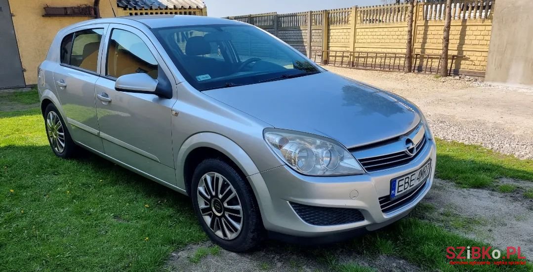 2008' Opel Astra photo #2