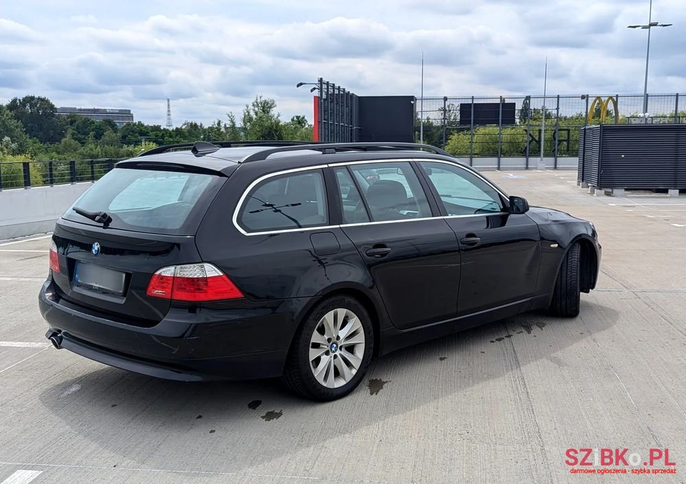 2009' BMW 5 Series 520D Touring photo #5