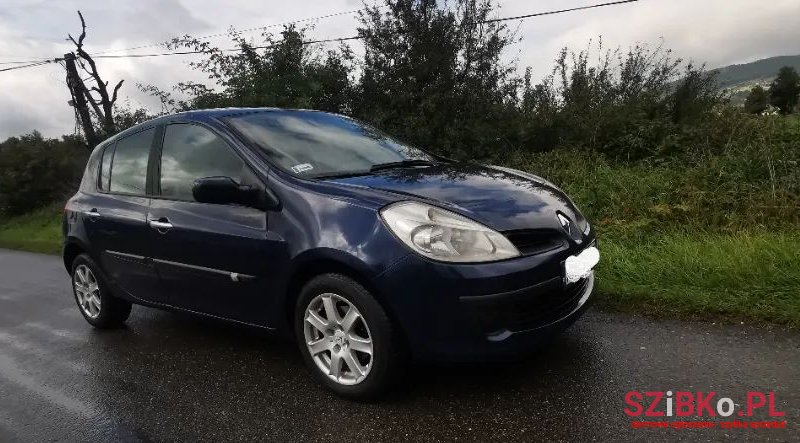 2005' Renault Clio photo #1