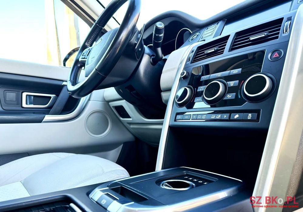 2015' Land Rover Discovery Sport 2.0 Si4 Se photo #4