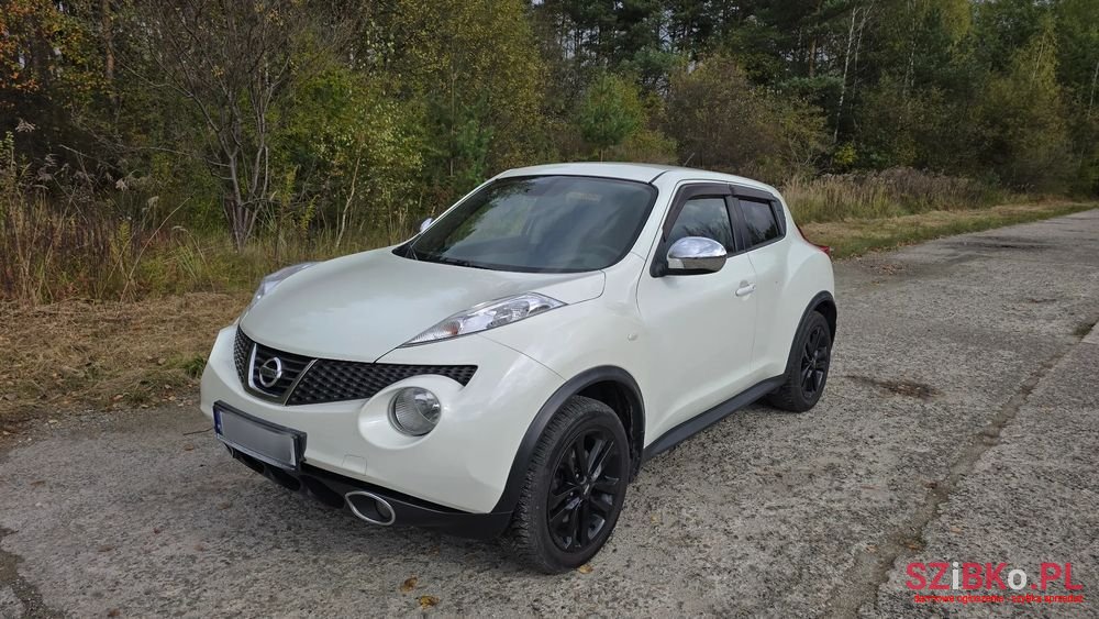 2010' Nissan Juke 1.6 T Tekna 4X4 photo #2