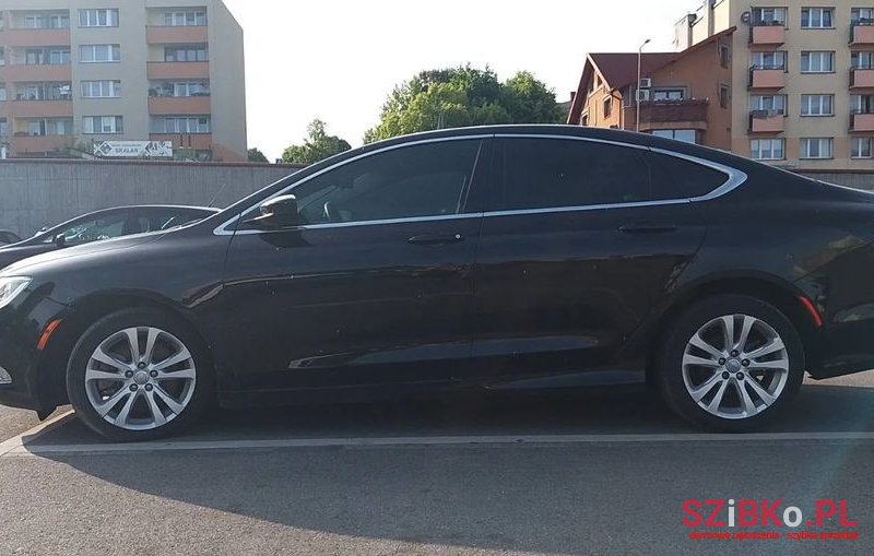2017' Chrysler 200 photo #4