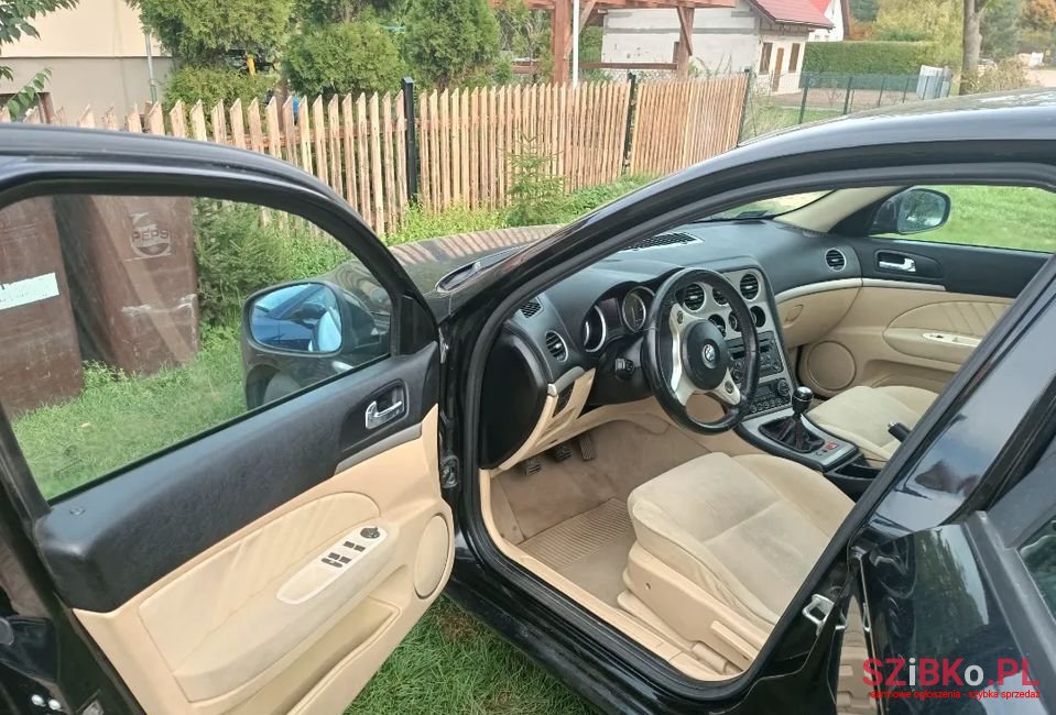 2006' Alfa Romeo 159 photo #2