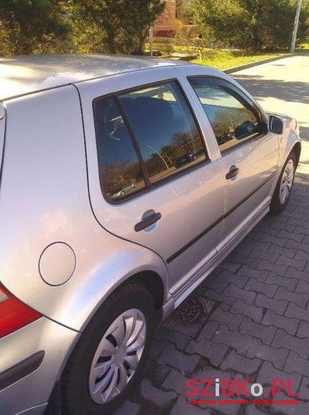 2004' Volkswagen Golf photo #1