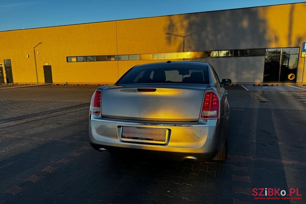 2013' Chrysler 300 photo #4
