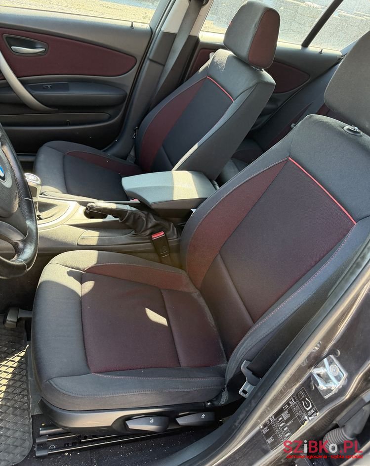 2008' BMW 1 Series 116I photo #6