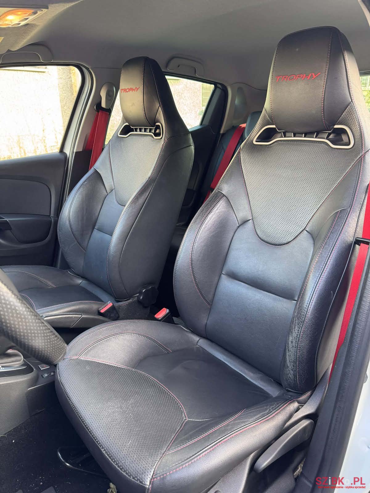 2014' Renault Clio IV RS photo #6