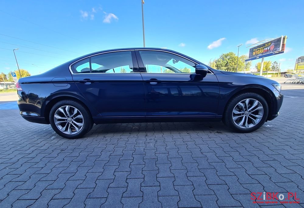 2016' Volkswagen Passat photo #4