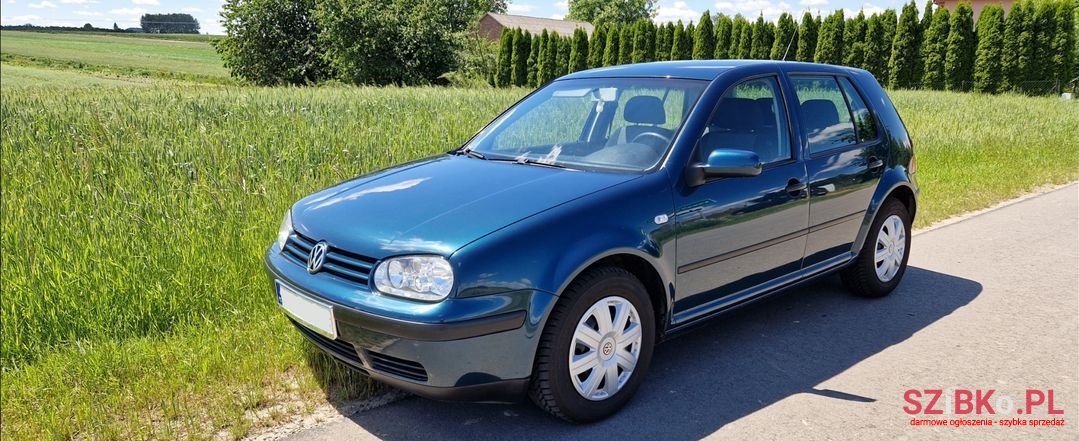 2003' Volkswagen Golf photo #1