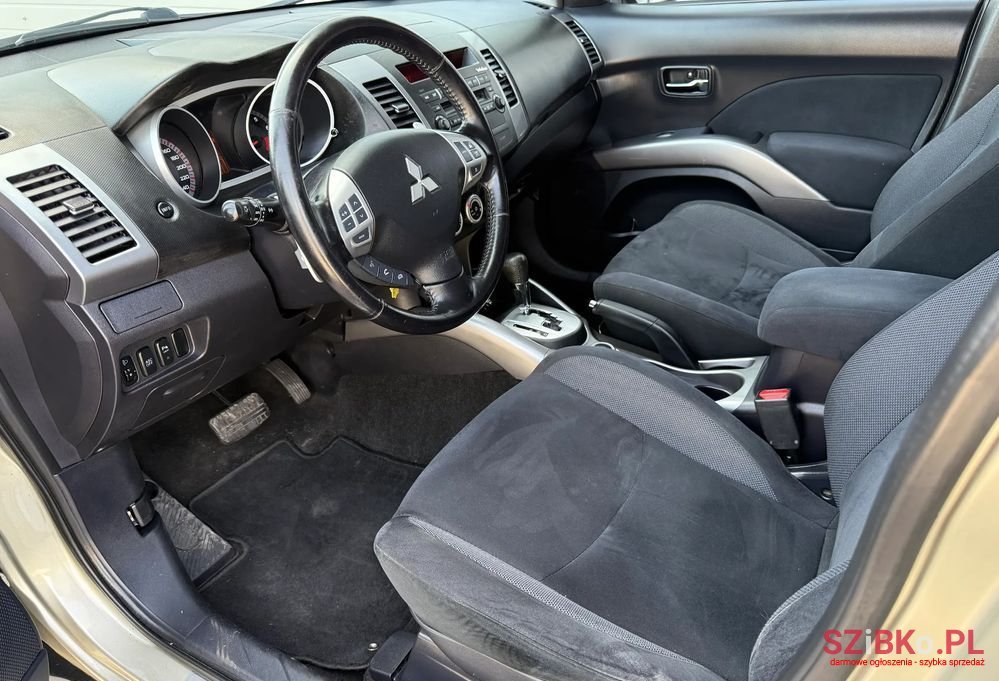 2008' Mitsubishi Outlander 2.4 4Wd Cvt Intense photo #5