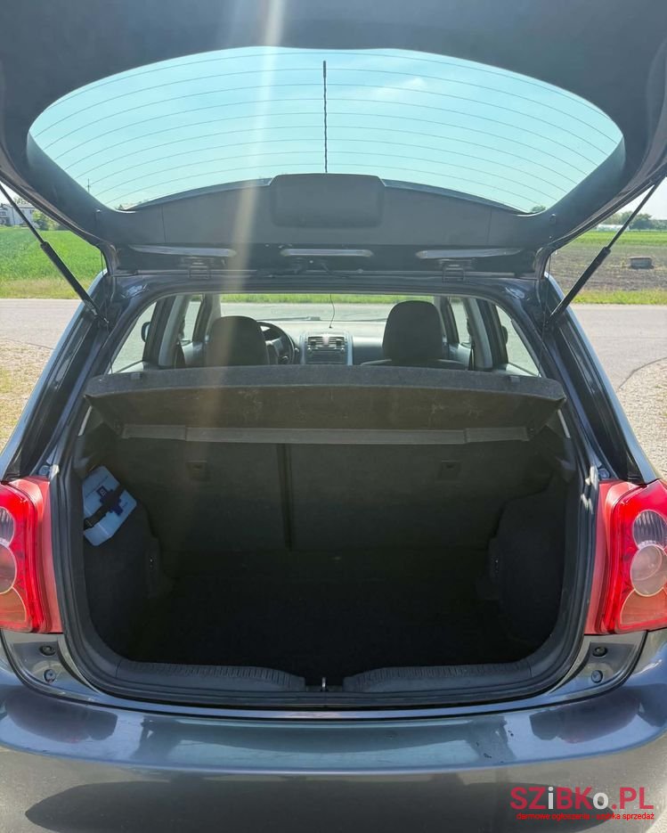 2007' Toyota Auris photo #5