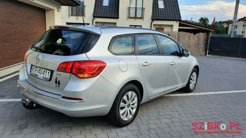 2014' Opel Astra photo #3