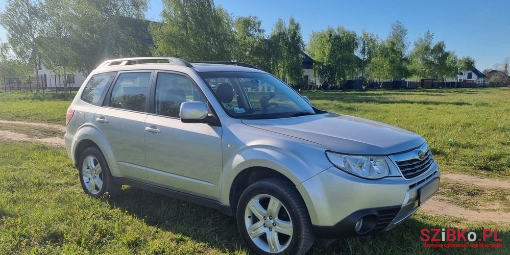 2010' Subaru Forester 2.0X Comfort photo #2
