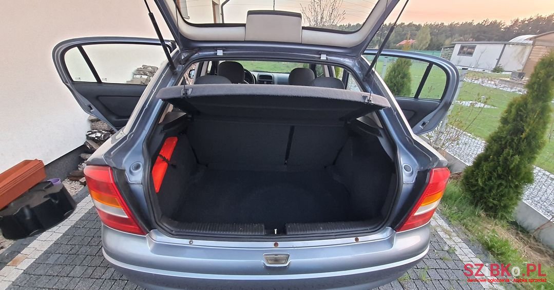 2004' Opel Astra photo #4