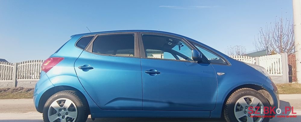 2010' Kia Venga photo #3