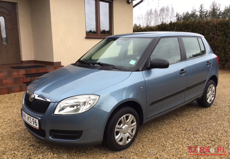 2009' Skoda Fabia photo #2